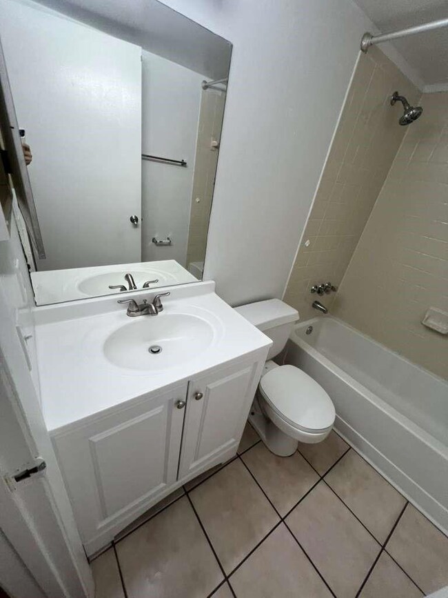 unlisted-address, Pembroke Pines, FL 33025 - photo 4