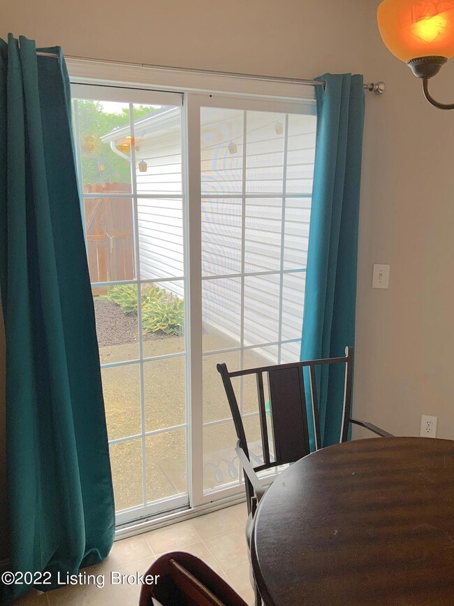6627 Arbor Creek Dr unit 10, Louisville, KY 40228 - photo 6