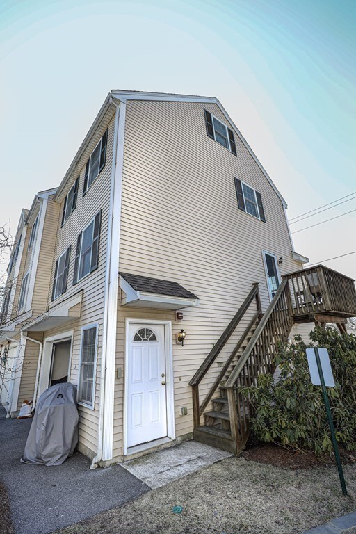 417 Hildreth St unit 1, Lowell, MA 01850 - photo 4