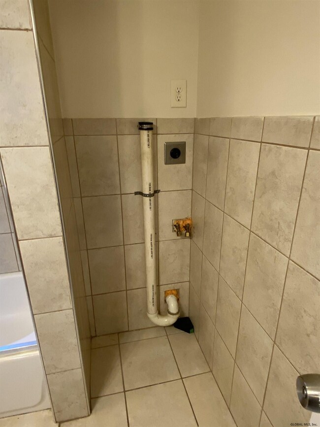 320 1st St unit 2nd Floor, Albany, NY 12206 - photo 6