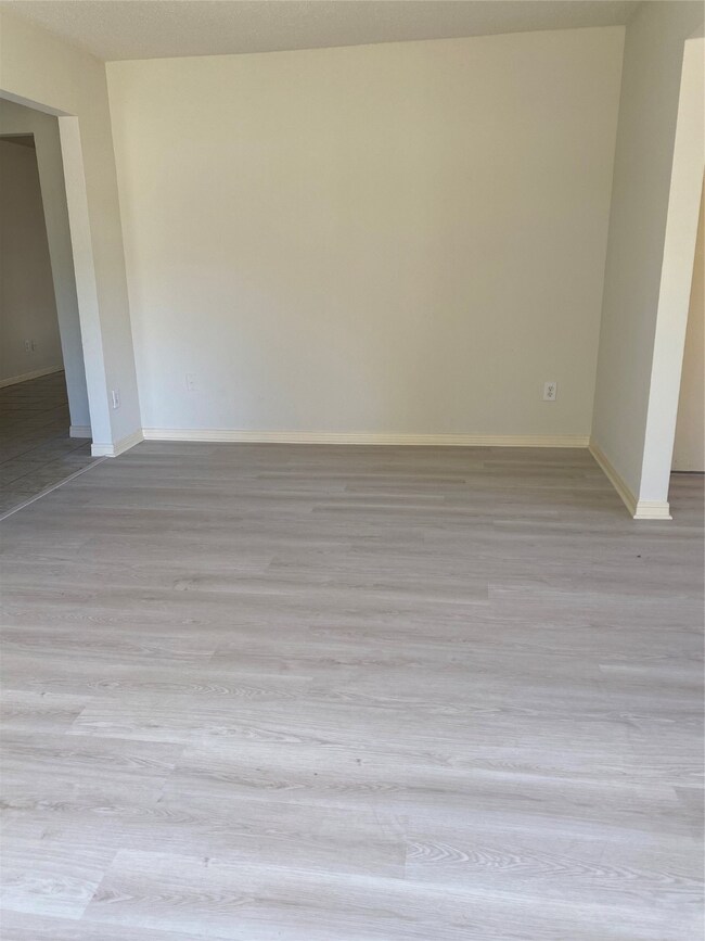 7539 Brush Wood Dr, Houston, TX 77088 - photo 5