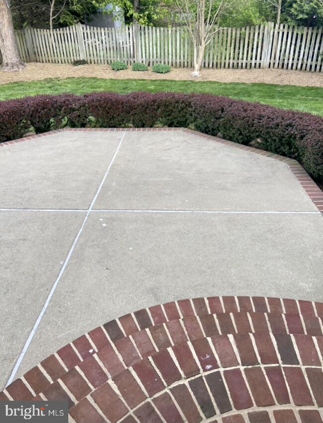 17274 Pickwick Dr, Purcellville, VA 20132 - photo 3