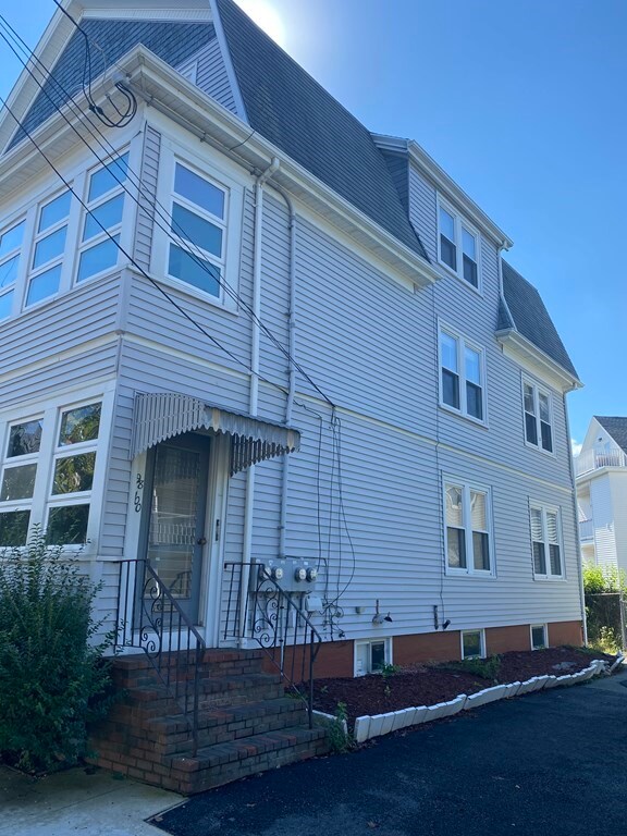 98 Leach St unit 1, Salem, MA 01970 - photo 2