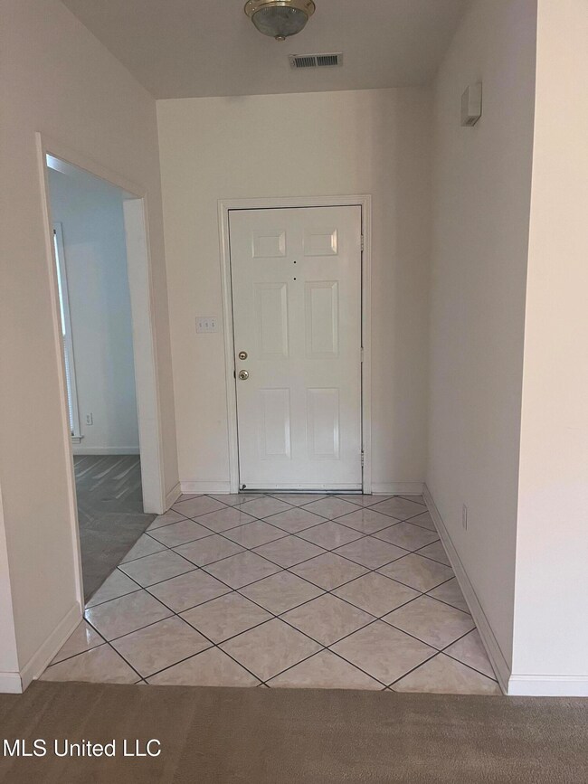 423 Fairway Oaks Dr, Hernando, MS 38632 - photo 2