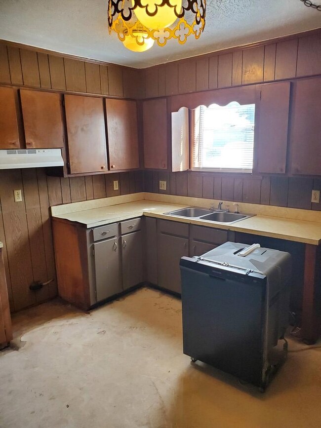 1505 W Highland Ave, Albany, GA 31707 - photo 3