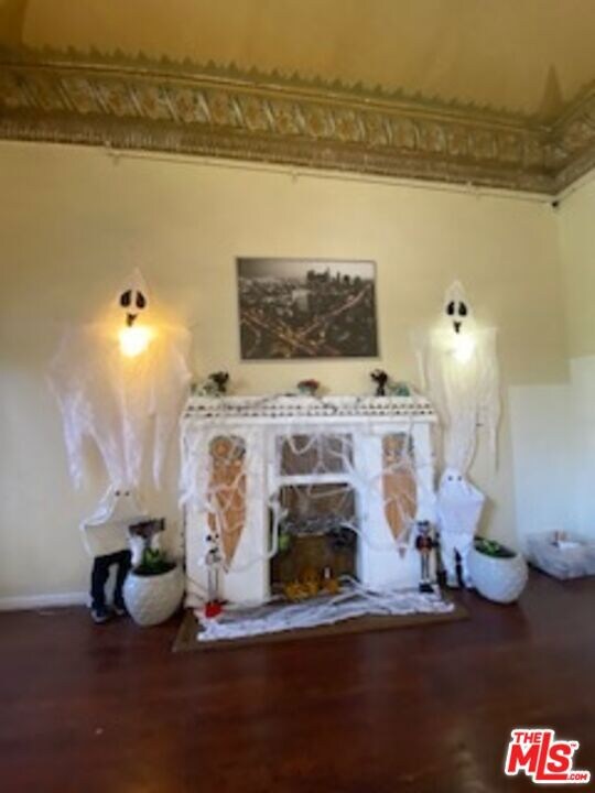 814 S Hobart Blvd unit 410, Los Angeles, CA 90005 - photo 2