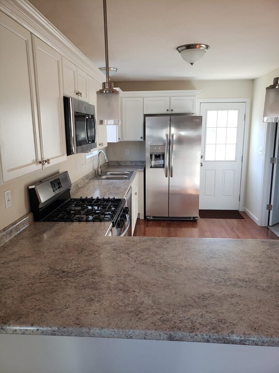 54 Dracut St, Lawrence, MA 01843 - photo 4