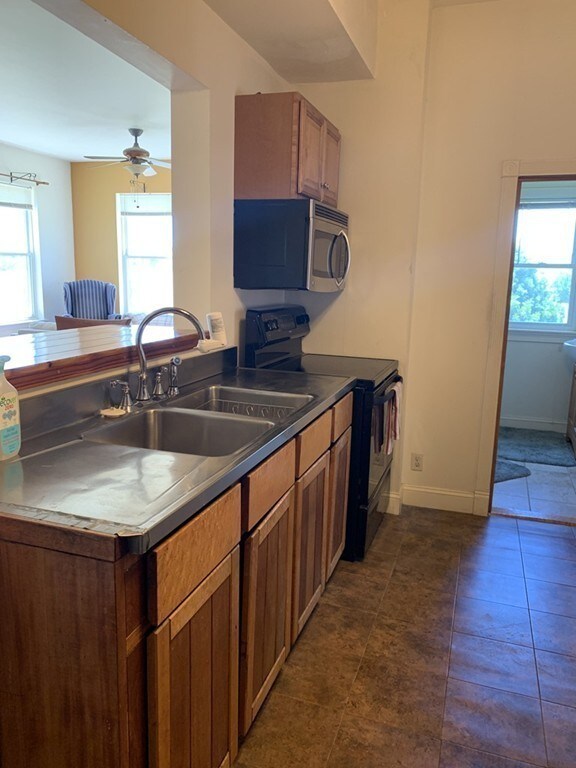 161 Oakland St unit 1, Wellesley Hills, MA 02481 - photo 5