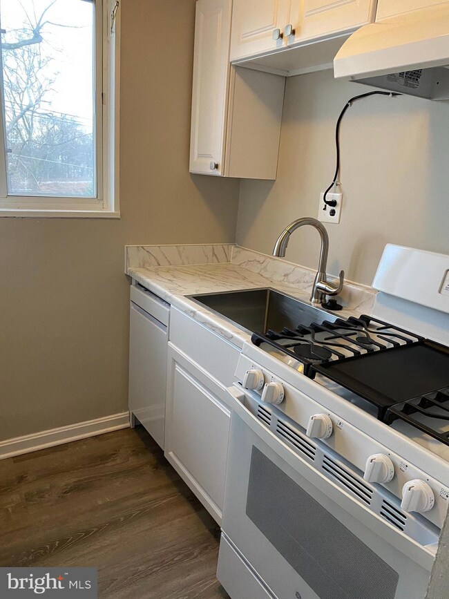 9730 Glen Ave unit 202-97, Silver Spring, MD 20910 - photo 7