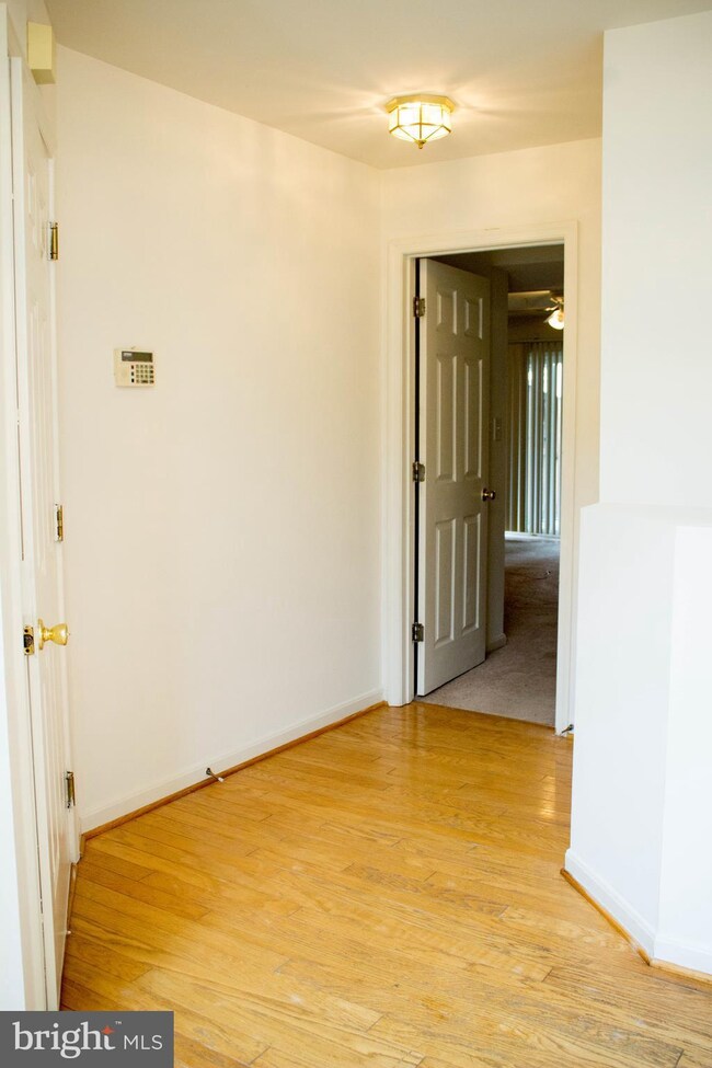 8727 Silent Ct, Odenton, MD 21113 - photo 4