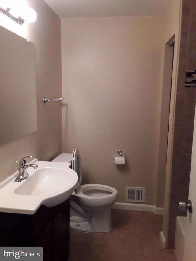 1903 Oakwood St, Temple Hills, MD 20748 - photo 3