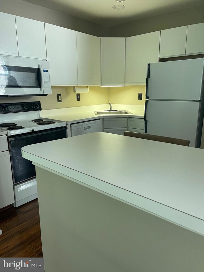 59 Eraser Rd, Moorestown, NJ 08057 - photo 4