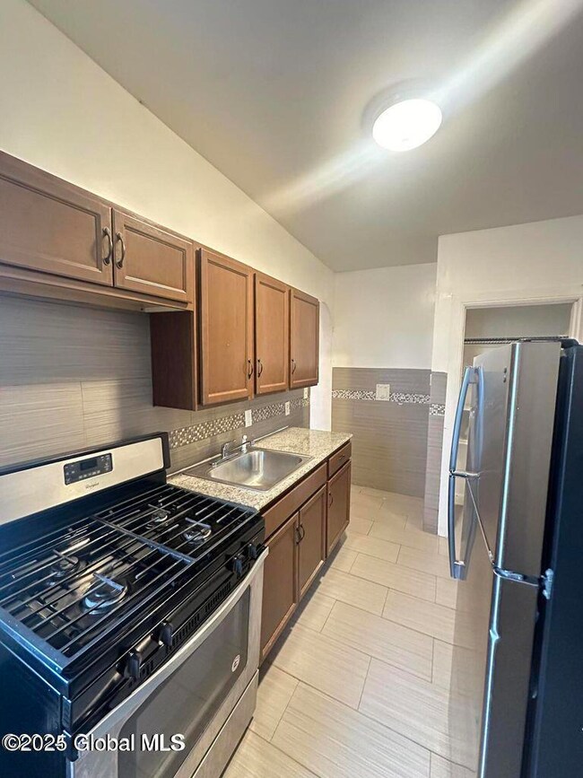 51 Elm St unit 9, Albany, NY 12202 - photo 6