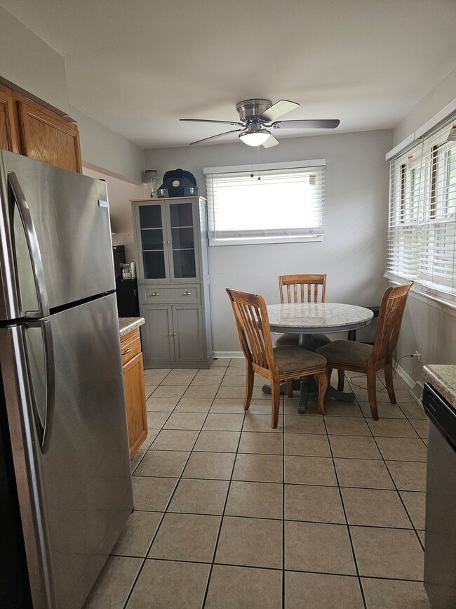 140 Skyline Dr, Carpentersville, IL 60110 - photo 7