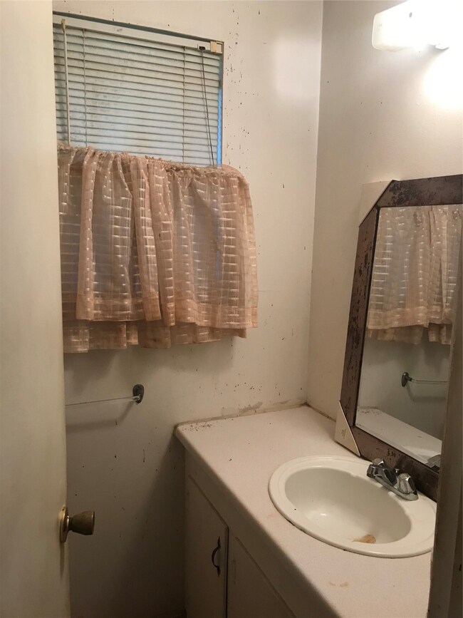 10202 Royal Oaks Dr, Houston, TX 77016 - photo 7