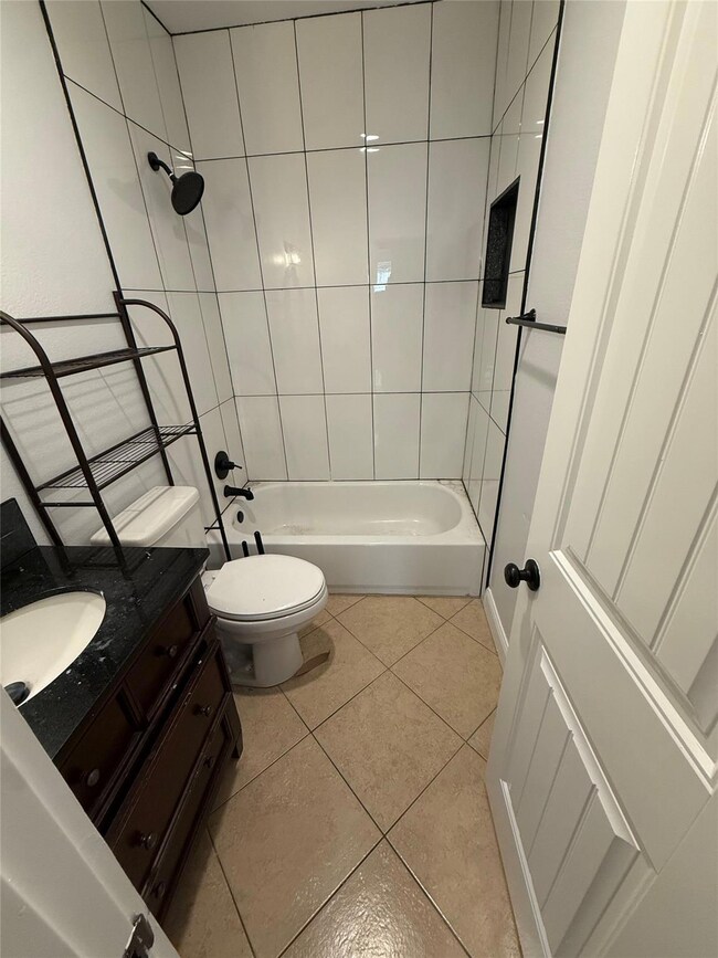 1313 Delano St, Austin, TX 78721 - photo 5