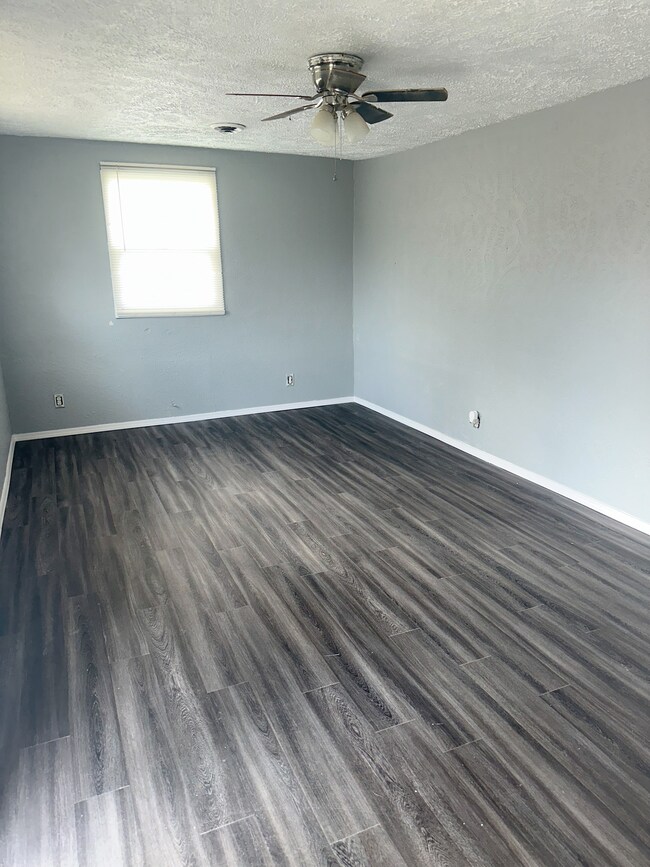 2408 E 22nd St, Muncie, IN 47302 - photo 5