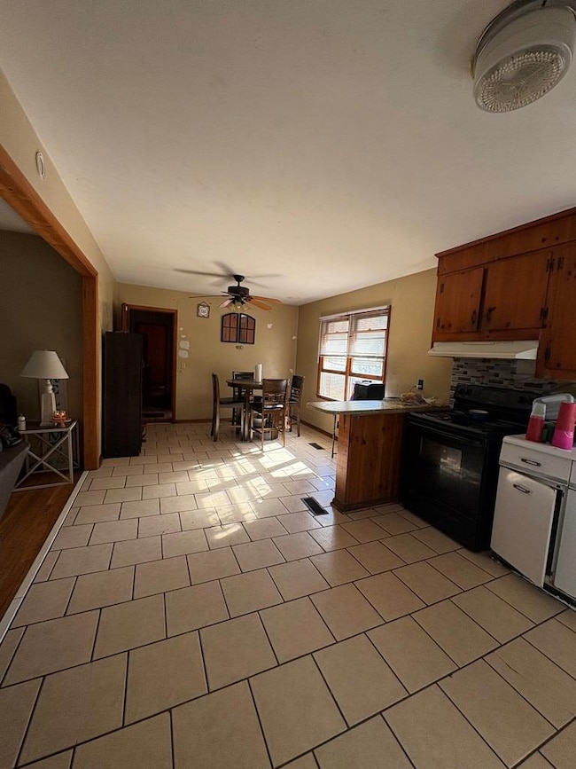 165 N Hamilton St, Lyons, GA 30436 - photo 6