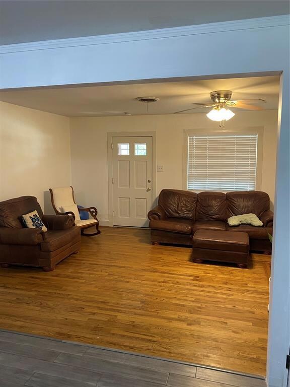 904 N Howeth St, Gainesville, TX 76240 - photo 7