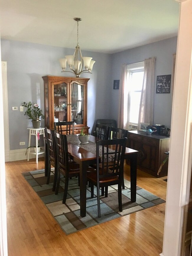 569 Ann St, Elgin, IL 60120 - photo 4