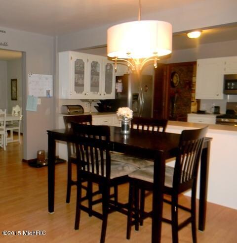 Dinette area 4909