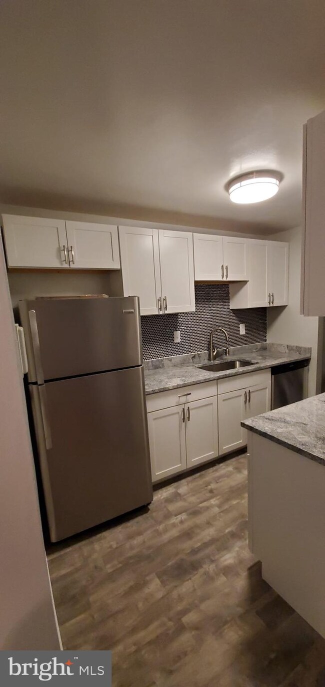 7615 Fontainebleau Dr unit 2130, New Carrollton, MD 20784 - photo 3