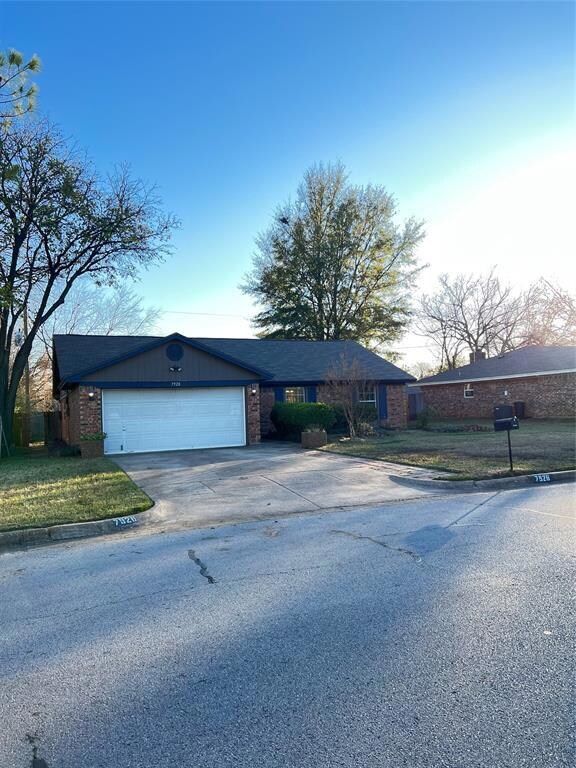 7928 Irish Dr, North Richland Hills, TX 76180 - photo 3