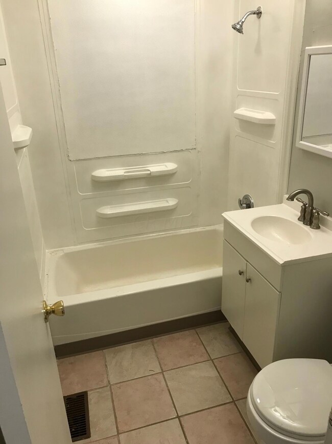 897 Exeter Rd, Columbus, OH 43213 - photo 7