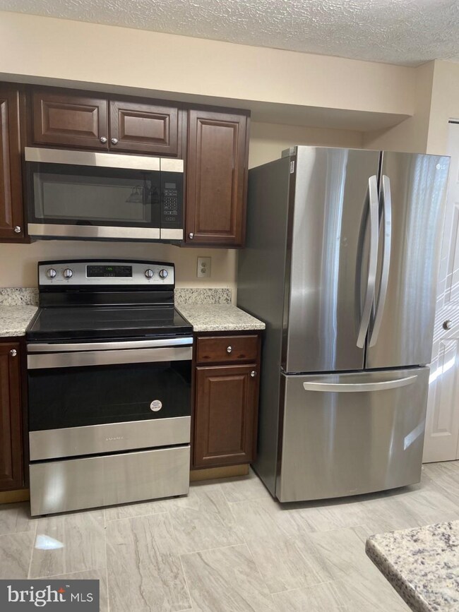 3599 Wharf Ln, Triangle, VA 22172 - photo 2