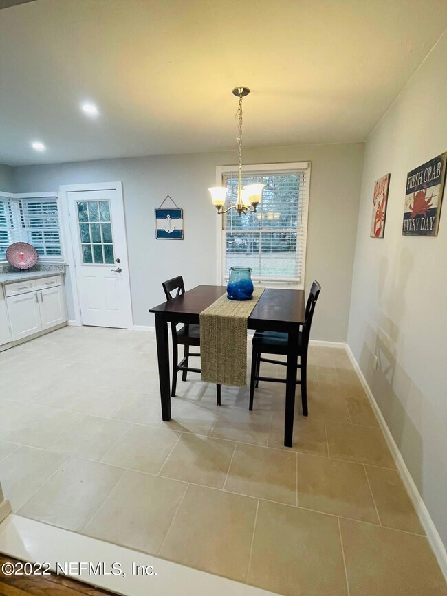 9621 Macarthur Ct S, Jacksonville, FL 32216 - photo 6