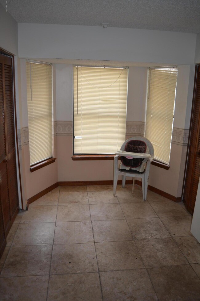 4459 Melissa Ct W, Jacksonville, FL 32210 - photo 4
