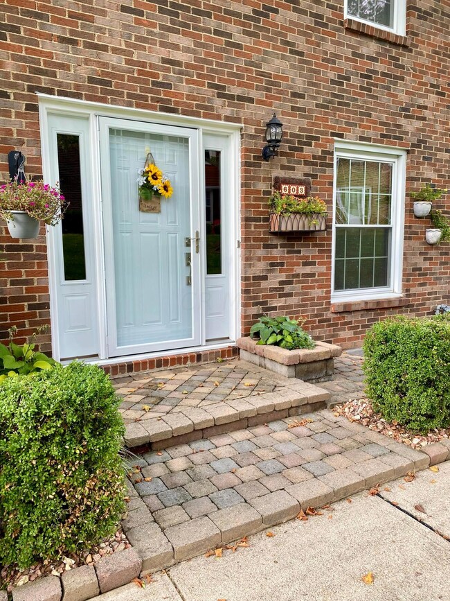 603 Dlyn St unit 3, Columbus, OH 43228 - photo 2