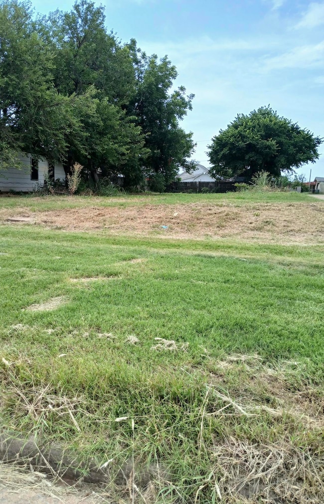 118 SW 1st St, Geary, OK 73040 - photo 3