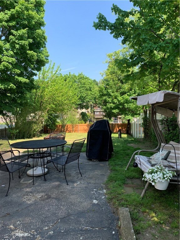 13 Redwood St, Woonsocket, RI 02895 - photo 5