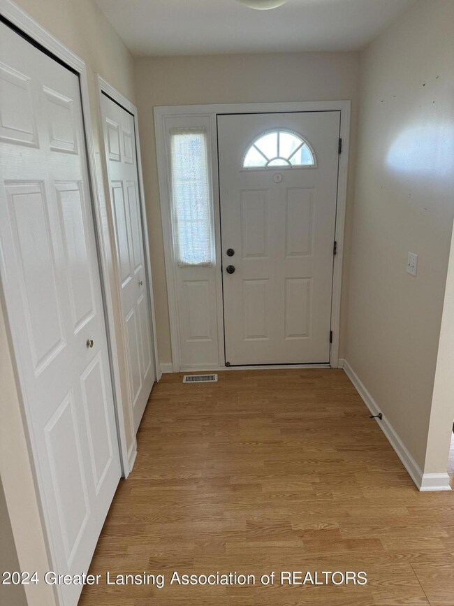 1461 Mallard Cir, Owosso, MI 48867 - photo 4