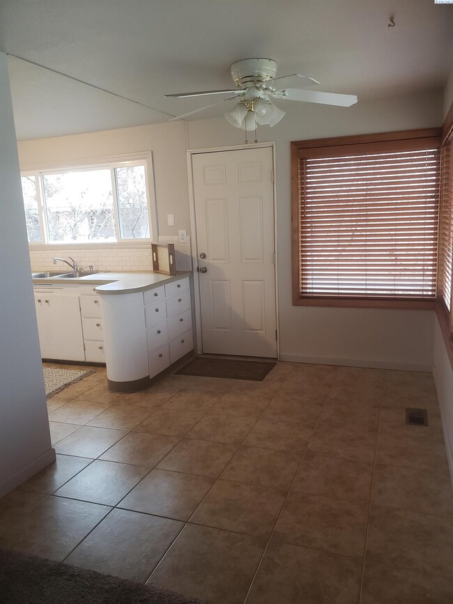 500 S Olson St, Kennewick, WA 99336 - photo 6