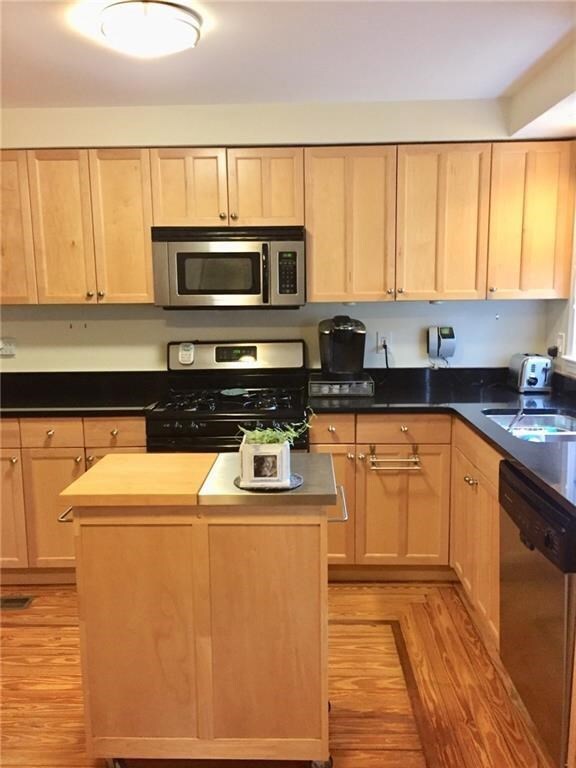 97 Evergreen St unit 5, Providence, RI 02906 - photo 3