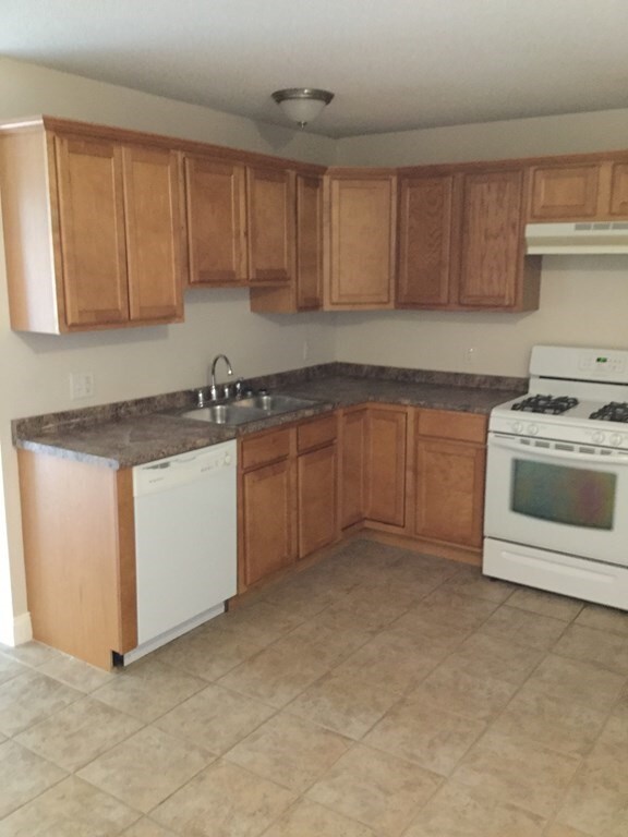 260 Fountain St unit D4, Fall River, MA 02721 - photo 2