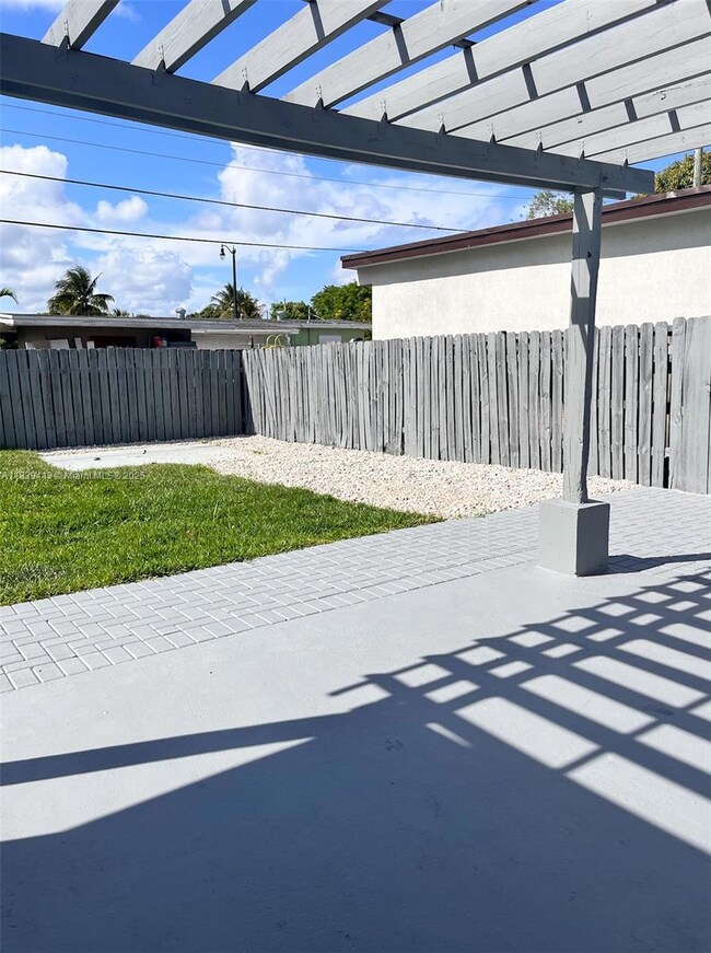 1321 NE 43rd Ct, Pompano Beach, FL 33064 - photo 3