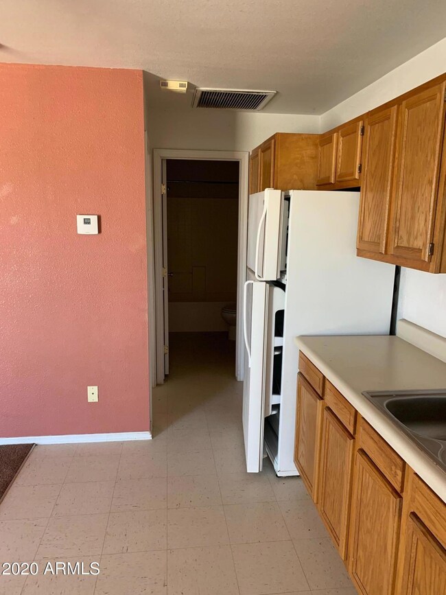 4015 N Montezuma Dr unit D, Eloy, AZ 85131 - photo 3