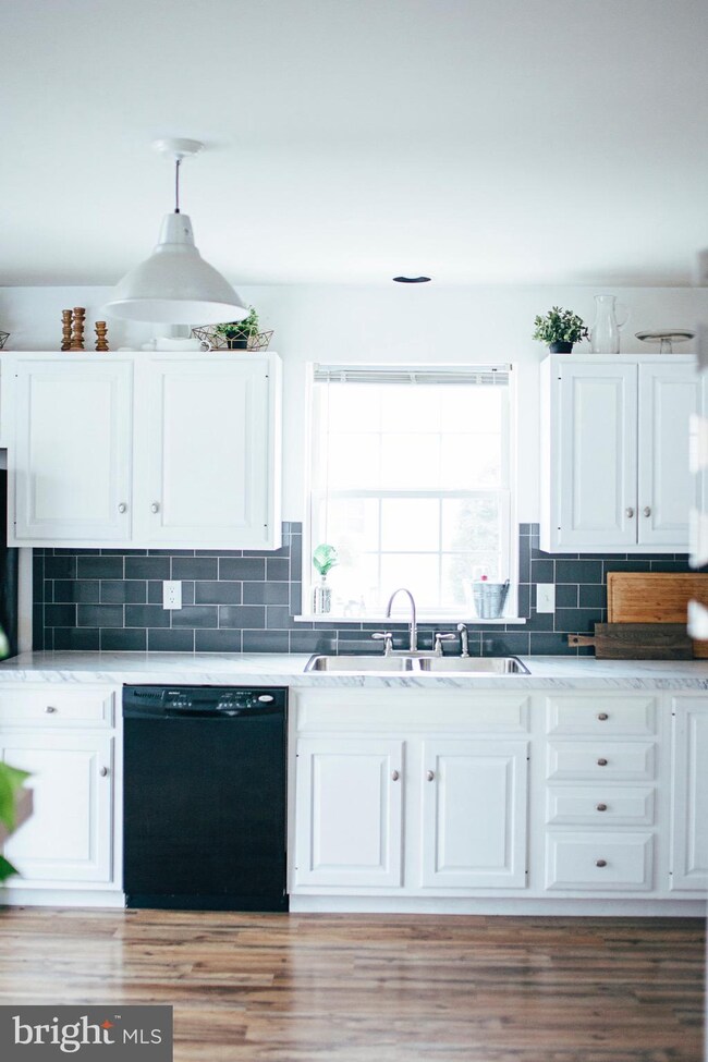 415 Martin Ave, Mount Joy, PA 17552 - photo 2