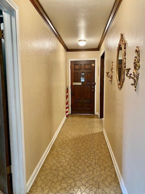 10415 White Clover Dr, Houston, TX 77089 - photo 2