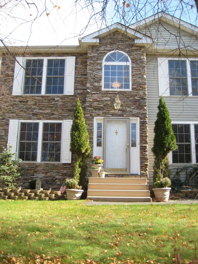 1223 Quiet Hills Ln, Effort, PA 18330 - photo 2