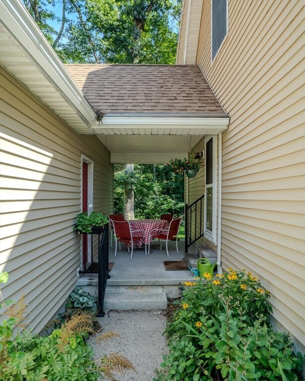 138 Overlook Dr, Florence, MA 01062 - photo 6