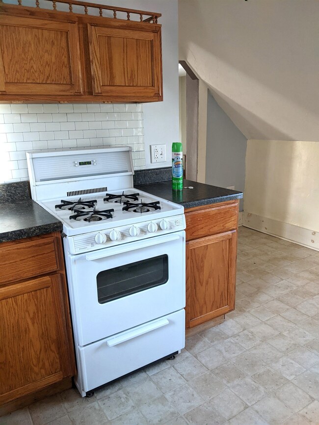 25 Beacon St unit 2nd Floor, Concord, NH 03301 - photo 4