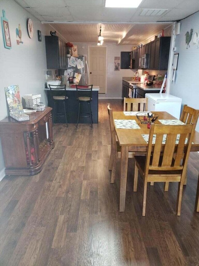 109 N Ogden St, Sturgeon, MO 65284 - photo 6