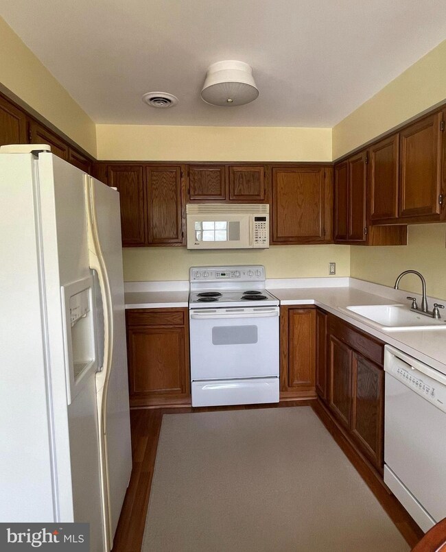 538 Patrick Place unit 38, Chalfont, PA 18914 - photo 5