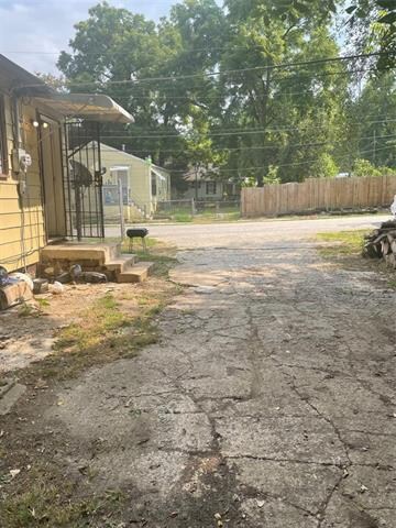 6944 Walrond Ave, Kansas City, MO 64132 - photo 3