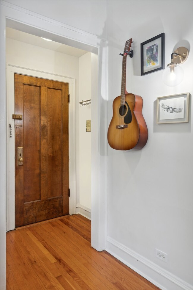 2225 W Ainslie St unit 2B, Chicago, IL 60625 - photo 2