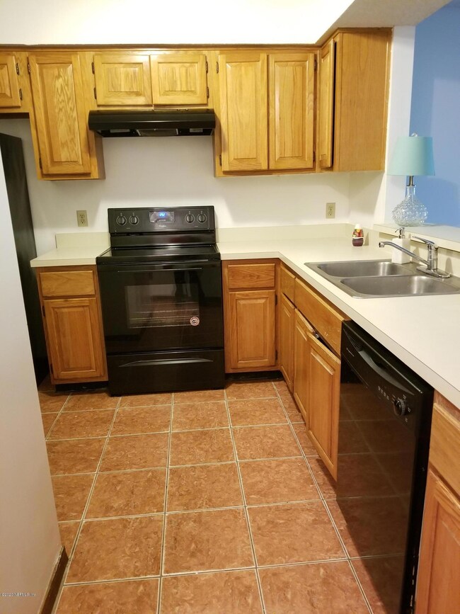 7674 Melissa Ct N, Jacksonville, FL 32210 - photo 5